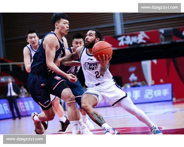3月13日广东男篮对阵强敌的焦点战役回顾与攻防博弈深度解析 3月13日广东男篮对阵强敌的焦点战役回顾与攻防博弈深度解析